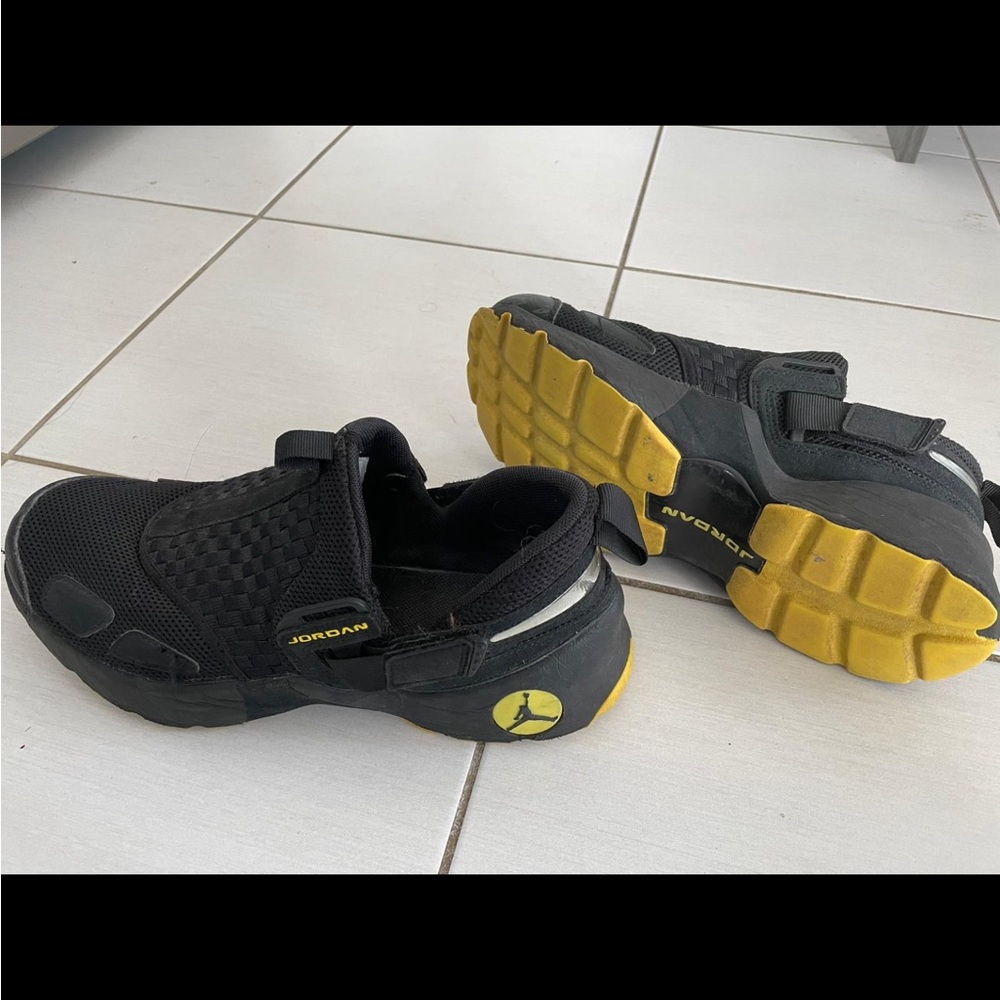 Mens Nike Jordan Athletic Running Walking Training Shoes Size 9 Black & Yellow